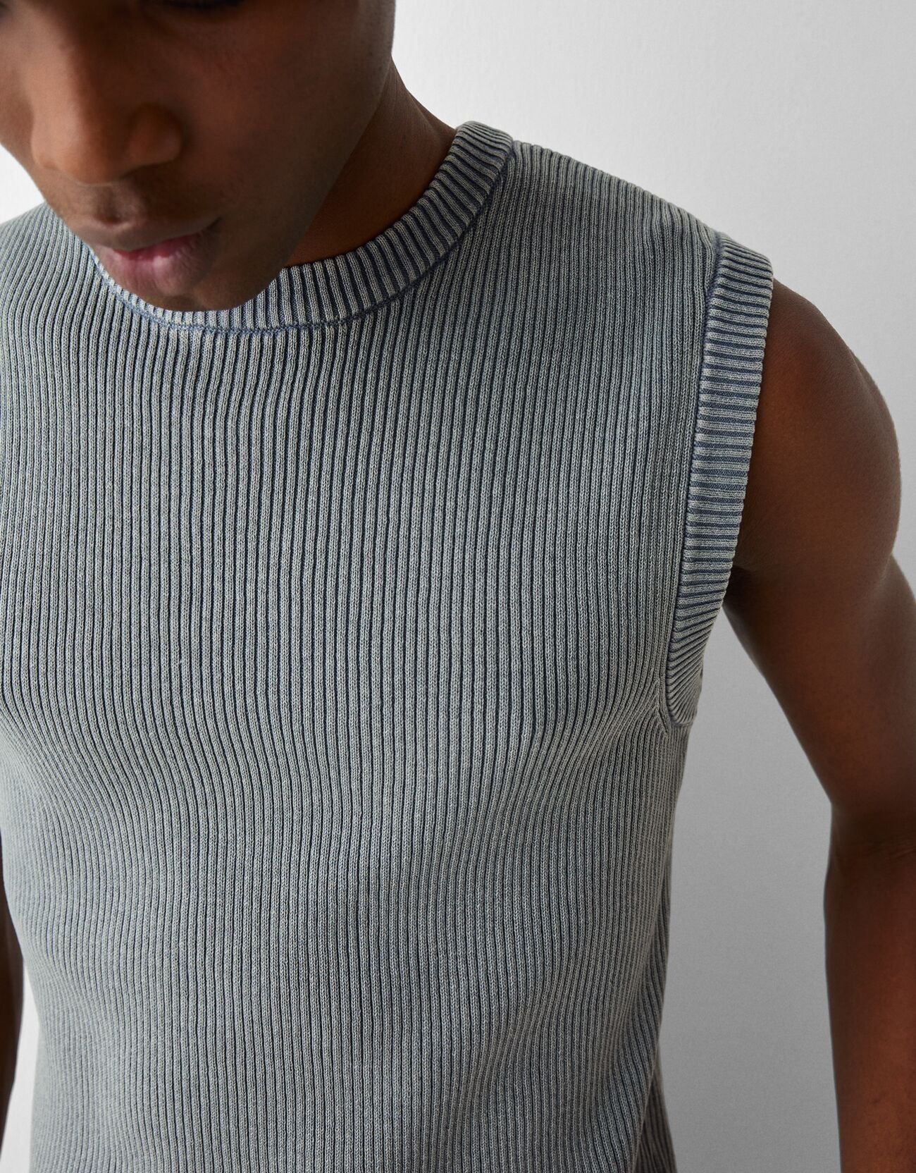 Men Light Blue Faded-Effect Cropped Vest