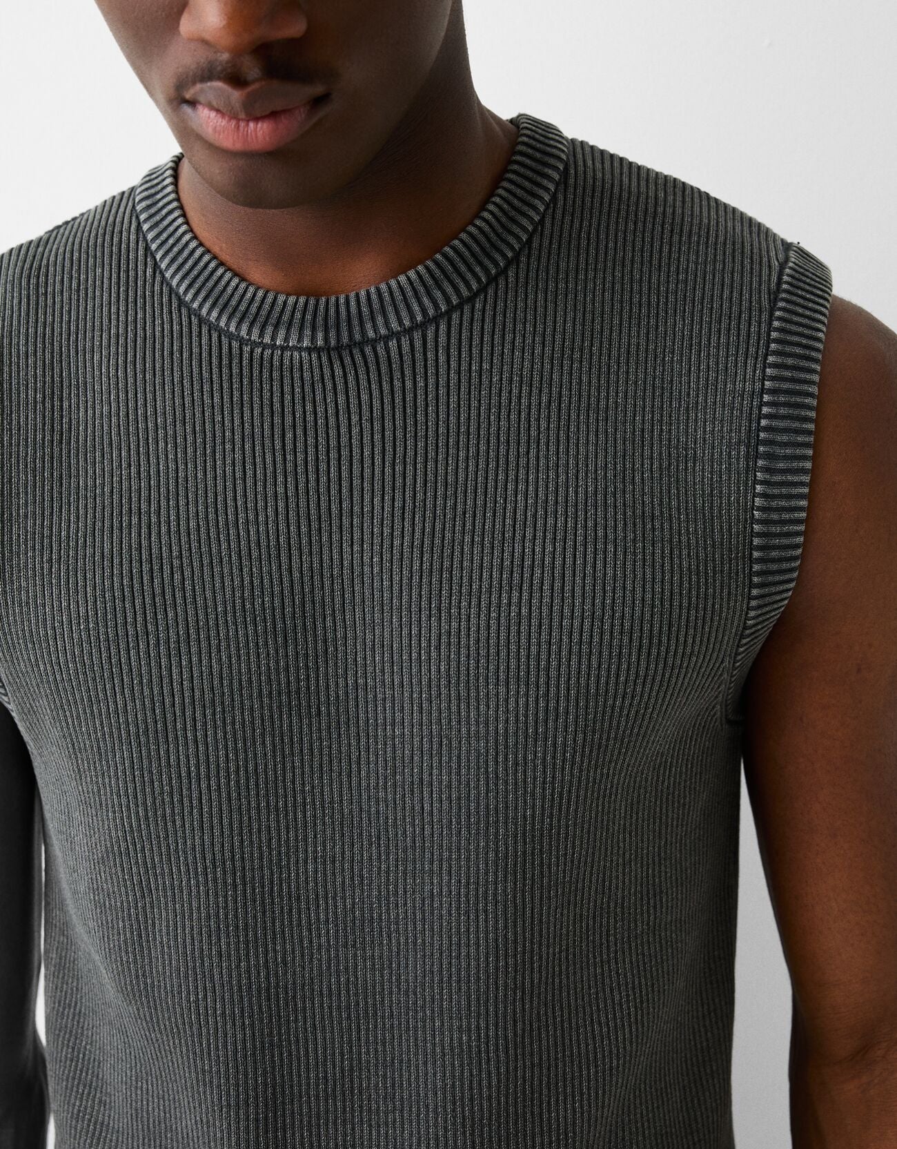 Men Dark Grey Faded-Effect Cropped Vest